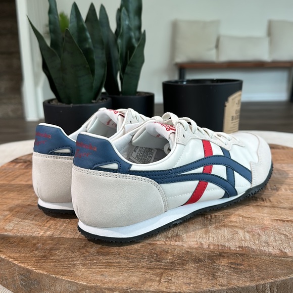 ASICS Onitsuka Tiger Light Grey UNISEX - Picture 3 of 11